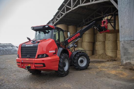 Nya Manitou MLA-T533-145V förenar de bästa egenskaperna från en lastmaskin och teleskoplastare. Midjestyrning och centralt placerad hytt kombineras med imponerande lyftegenskaper. 6-8 juni finns den på Skogselmia i Scantrucks monter.