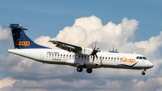 Air Leaps ATR 72 som tar upp till 72 passagerare.