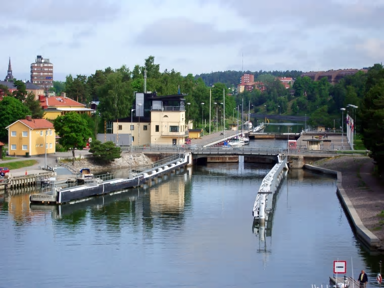 Södertälje kanal samt Mälarbron i Södertälje kommer att vara stängd för bil- och busstrafik lördag 23 mars 07-19 och söndag 24 mars 07-19.