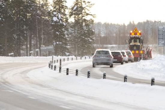 En sifoundersökning visar att 38 procent, har känt sig stressade i trafiken när de hamnat bakom ett fordon som snöröjer eller halkbekämpar.