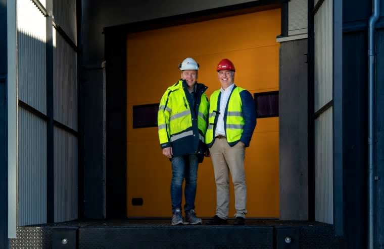 Niklas Jonsson och Patrik Lööv från Logistic Contractor.