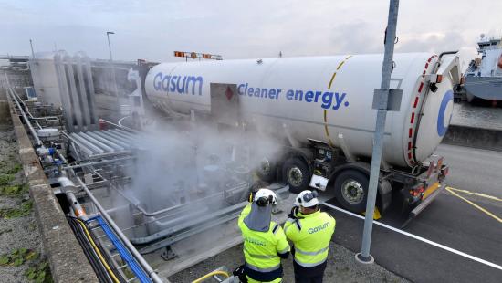 Swedegas nya anläggning i Göteborgs hamn. LNG-leveransen till tankfartyget Tern Ocean.