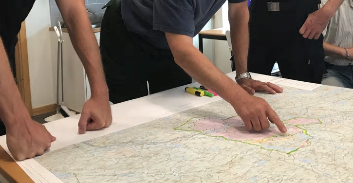 Lantmäteriets personal kan ta fram detaljerade kartor som ger en viktig lägesbild vid skogsbränder och andra extrema händelser.