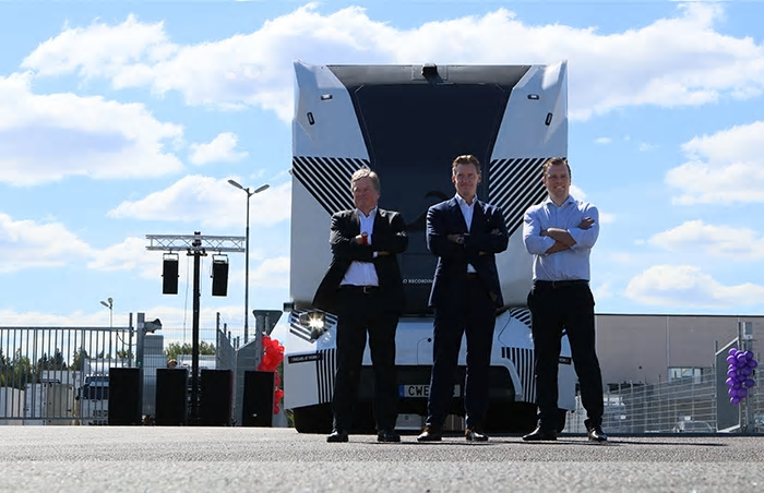 Robert Falck, grundare och vd för Einride, DB Schenkers vd Jochen Thewes och Mats Grundius, vd för DB Schenker Cluster Sweden, Denmark, Iceland.