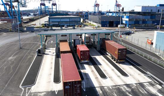 Hos APM Terminals tar det i snitt 25 minuter för lastbilen att utföra sitt ärende på terminalen. Snittet i Europa ligger på 56 minuter.
