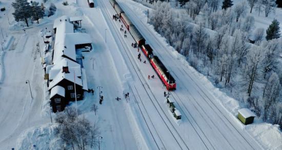 En avgörande del för inlandets attraktionskraft är koldioxidfria transporter för att människor ska vilja fortsätta färdas hit.