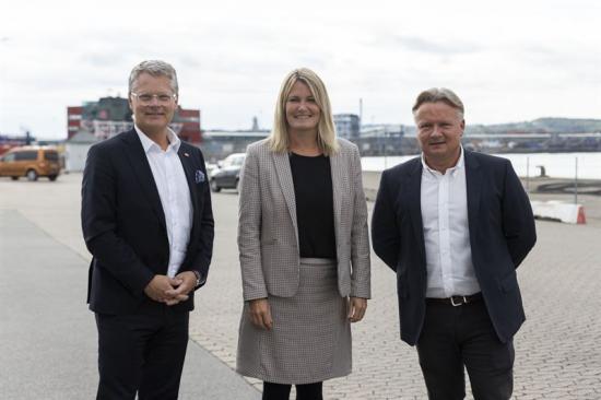 Niclas Mårtensson, VD på Stena Line, Birgit Hansen, kommunstyrelsens ordförande (S) i Fredrikshamns kommun och Mikkel Seedorff Sørensen, VD för Fredrikshamns Hamn.