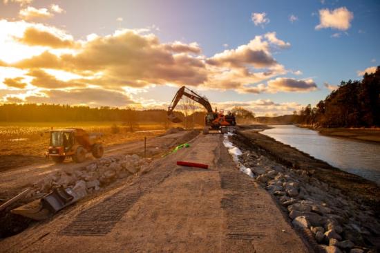 Göta kanal 2.0 skapar ett hundratal arbetstillfällen hos entreprenörer som kontrakteras för renoveringen.
