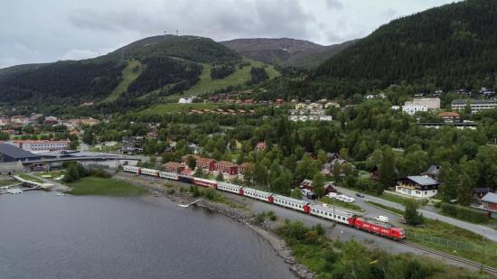 &Aring;reskutan med Snälltåget i förgrunden.