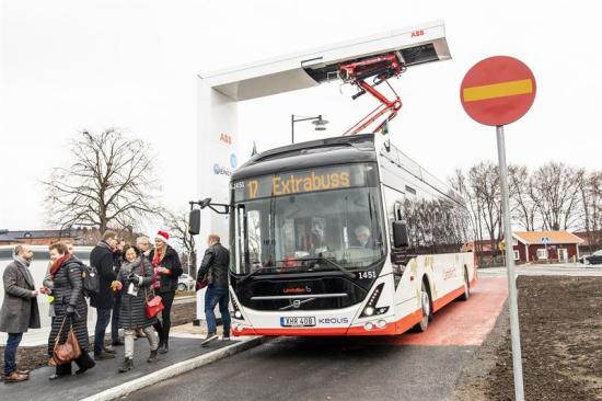 Jönköpings nya elbusslinje invigdes den 13 december och den 15 december börjar elbussarna rulla på stadens gator.