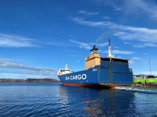 Sea Cargos fartyg Bore Bay i Bergens hamn som är en av flera hamnar som nu får direktkoppling till Göteborgs hamn.