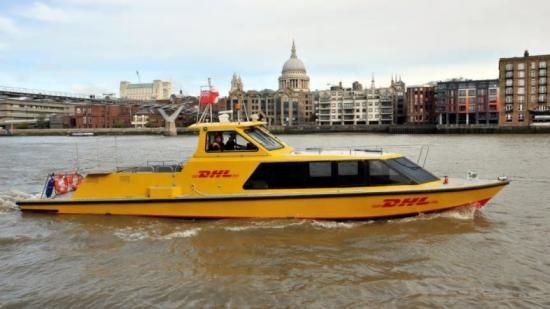 Den nya transporttjänsten i London representerar DHLs första vattenburna höghastighetstjänst.