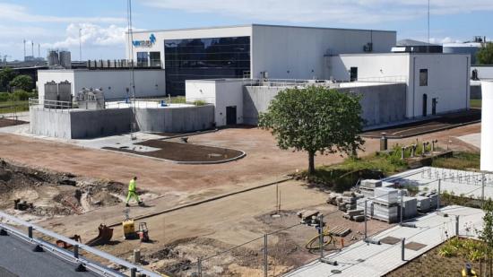 Den nya inloppsbyggnaden på Sjölunda avloppsreningsverk, Malmö. Där sker den första grova reningen av avloppsvattnet.