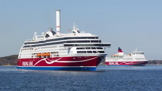 M/S Viking Grace och Amorella.