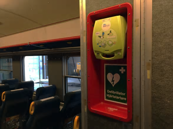 På tågen och i Inlandsbanans lokaler finns hjärtstartare registrerade i nationella hjärtstartarregistret.