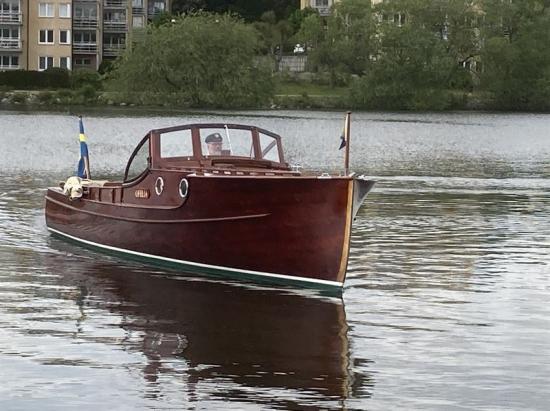 Den ruffade motorbåten Ofelia ritades av den välkände konstruktören Ruben &Ouml;stlund 1931 och har genom åren främst använts i Mälaren och Stockholms skärgård