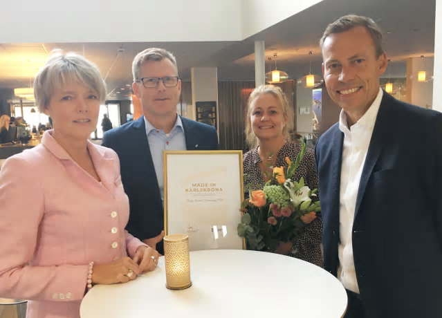 BAGA vann priset Made in Karlskrona. Det är en nominering till Guldekengalans nyinstiftade pris Made in Blekinge. Här är Hans Pettersson, Patrik Ellis och Katarina Ketzénius från BAGA, tillsammans med Pia Holgersson, näringslivschef i Karlskrona.