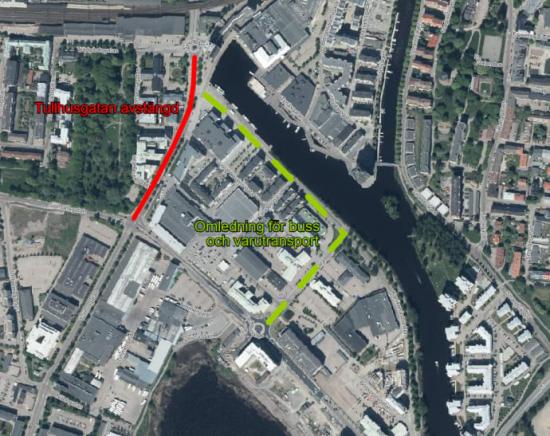 Karta över det påverkade området, där det röda strecket markerar den avstängda sträckan och den limegröna markeringen visar omledningen för varutransport och buss.