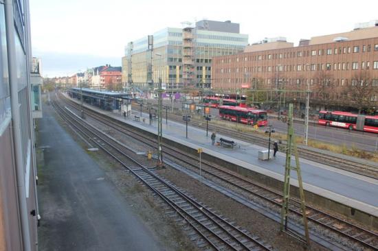 När järnvägen genom Sundbyberg byggts ut kommer tågen gå i tunnel genom stadskärnan.