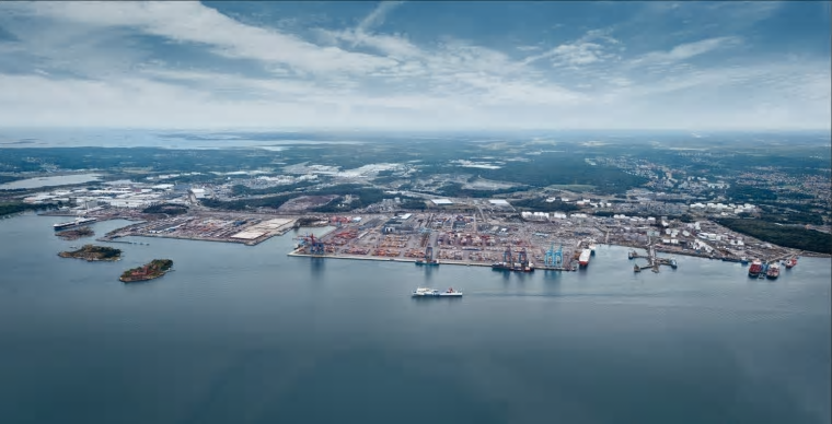 Under 2019 satte Göteborgs hamn ett nytt klimatmål om en 70-procentig minskning av klimatpåverkande utsläpp till 2030, som även innefattar sjöfartens utsläpp inom Göteborgsområdet.