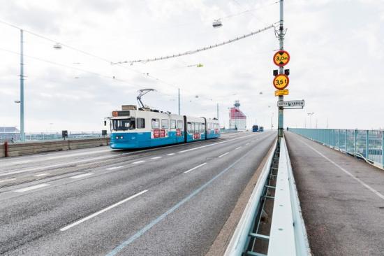 Från och med torsdag börjar spårvagnstrafiken köra med glesare turer vid rusningstrafik.