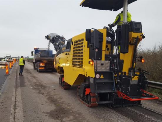 Fräsning med Bomags BM1000/35 på E65 utanför Skurup i Skåne. NCC provkörde.