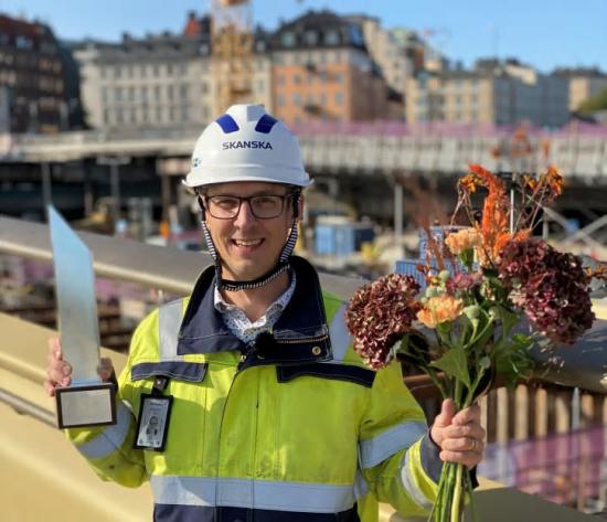 Markus Glaas, mottog Silverbalken ute på Slussbron inför Stålbyggnadsdagen 2020.