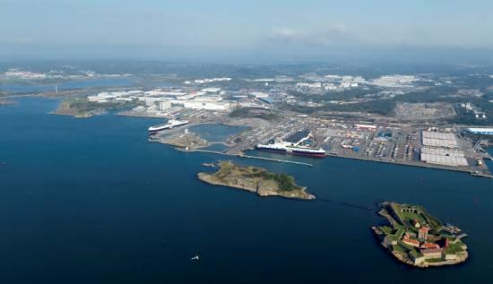 Begonia Seaways och Freesia Seaways vid en av Göteborgs hamns roroterminaler. Det är två av fartygen som bland annat används i trafiken mellan Göteborgs hamn och Storbritannien.