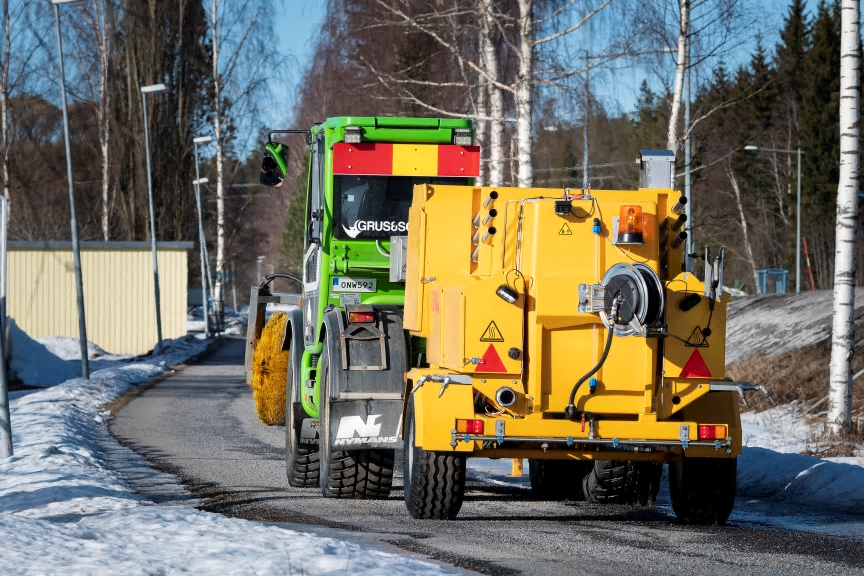 Ett tiotal av företagets totala flotta är Merlo.