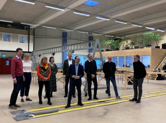Under besöket i Lund fick infrastrukturminister Tomas Eneroth inblick i elvägsprojektet Evolution Road med besök både vid demonstrationsanläggningen på Getingevägen och Elonroads fabrik.