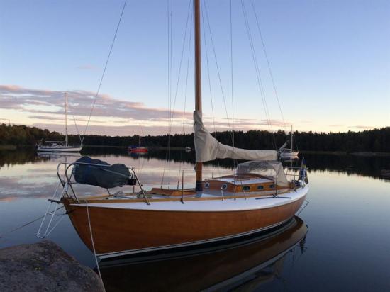 Kustkryssaren Lysie byggdes 1965 efter Arvid Laurins ritningar på Nya Varvet i Trosa. Sedan 1966 har den seglats i vattnen kring Oxelösund.