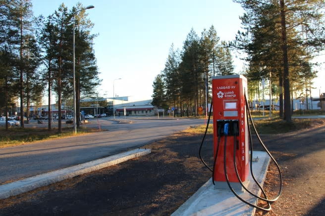 Luleå Energis snabbladdare utanför Luleå Airport.