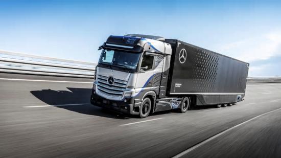 Nu är testerna i full gång av vätedrivna lastbilen Mercedes-Benz GenH2.