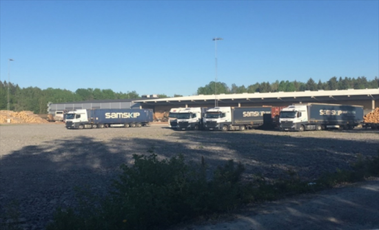 Lastbilar från transportföretaget Samskip Van Dieren Multimodal.