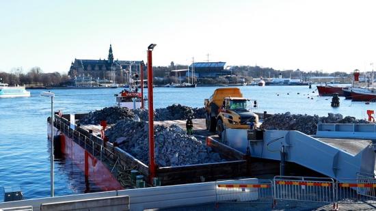 Pråm sparar 50 000 lastbilstransporter.