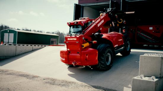 Manitou MHT790, ett riktigt muskelpaket i en kompakt kropp, och den lyfter hela nio ton.