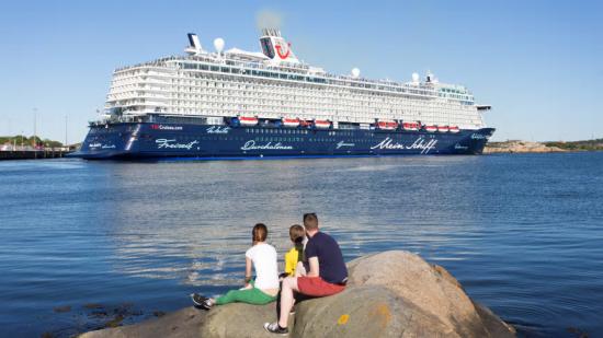 Mein Schiff 6 på väg in i Göteborgs Hamn vid ett tidigare tillfälle. I år blir det hon som öppnar säsongen i Göteborg - på ett lite annorlunda sätt.