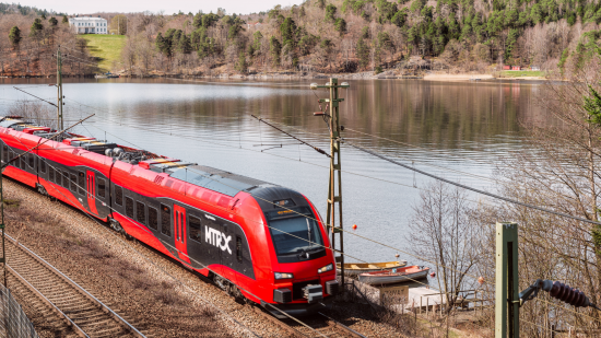 Ett av MTRX:s snabbtåg mellan Göteborg och Stockholm.