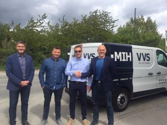 På bilden är Johnny Hey, Head of Division Danmark, Bravida, Rasmus Bork-Nielsen och Michael Ian Henriksen ägare till MIH VVS samt Carsten Bo Knudsen, Regional Manager Bravida region &Oslash;st, Danmark.