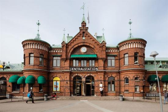 Utanför Borås Centralstation.