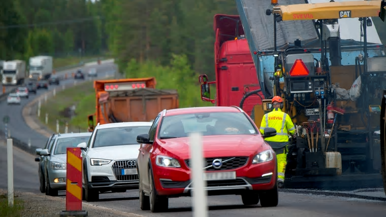 Många kör för fort när de passerar ett vägarbete det visar en undersökning som Kantar Sifo gjort på uppdrag av Svevia som har över 1000 medarbetare med vägen som arbetsplats.