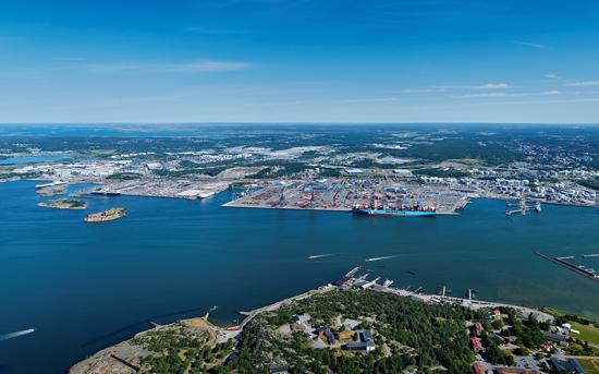 Göteborgs hamn söderifrån.