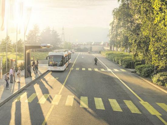 Världens snabbaste laddteknik från ABB försörjer de första helt eldrivna dubbelledade bussarna med ström.