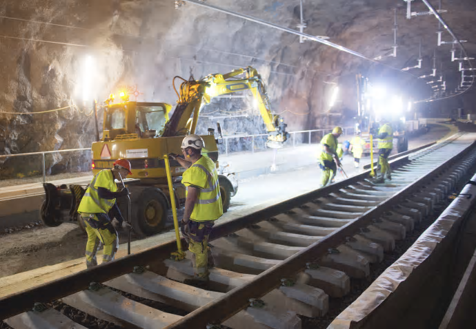 - Vi vill förstärka leverantörssidan inom järnvägsförnyelse och underhåll, säger Strukton Rails vd Robert Röder.