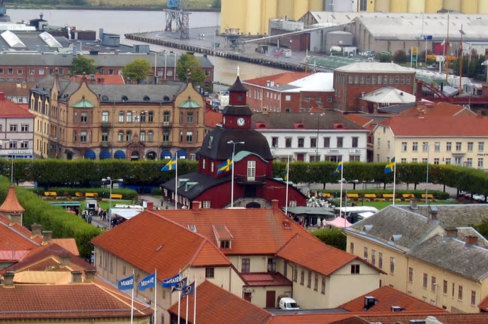 Lidköpings torg, vid vilket miljöarbetet med vattenavrinning börjar i höst.