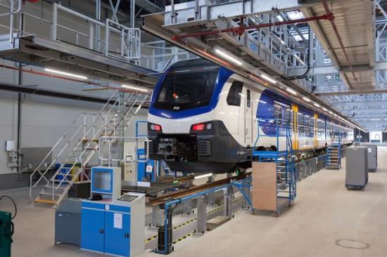 Zarges Takplattformar med utskjutbara plattformssegment för att stänga gapet mellan tåg och plattform.