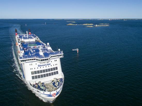 Stena Scandinavica är ett av två fartyg som dagligen trafikerar Stena Lines linje mellan Göteborg och Kiel. Nu lanserar Stena Line möjligheten att resa på kryssningar ombord.