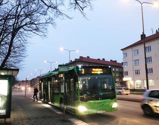 Hållplats Falsterboplan stängs i båda riktningar under ombyggnaden av Nobelvägen. Närmaste hållplatser blir Nobeltorget och Södervärnsplan.
