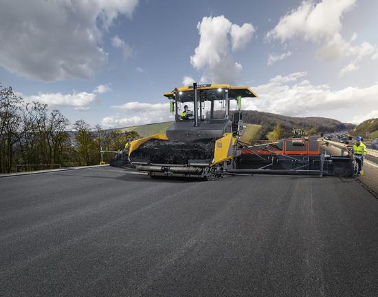 Elektriskt uppvärmda fasta skridar från Volvo Construction Equipment (Volvo CE) har nu lanserats för att göra storskalig läggning ännu mer kostnadseffektiv samt öka produktiviteten och effektiviteten i stora vägprojekt.