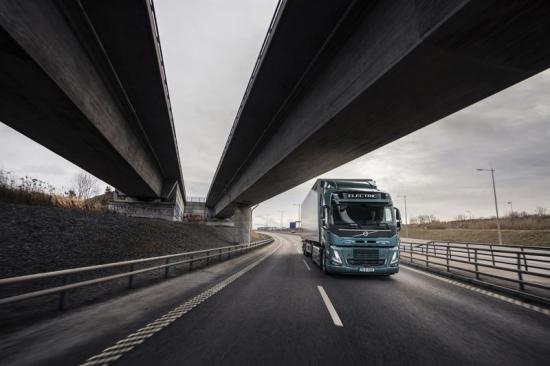 IKEA ska börja använda eldrivna Volvo-lastbilar för sina interna transporter i Polen.